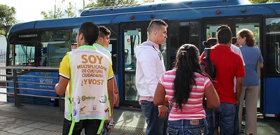 Ruta E37 atiende la estación Manzanares