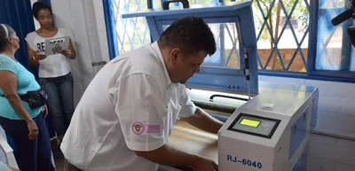 Cali, líder en tecnología láser con el Makerlab