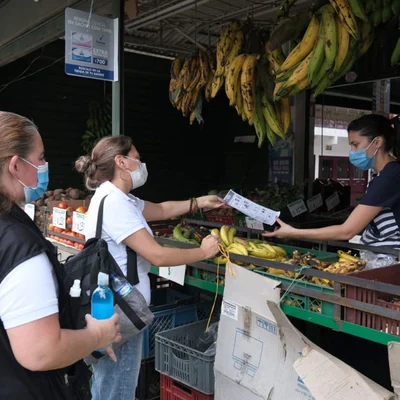 Jornada de toma de pruebas covid–19 para tenderos y vendedores informales en Floralia