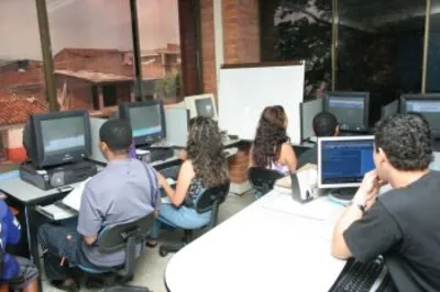 LA ALCALDÍA BIEN “CONECTADA” EN EL 2008