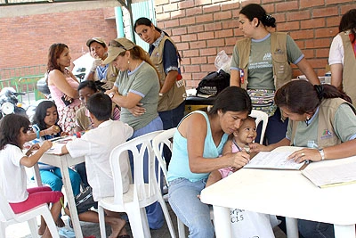 AYUDA A TRAVÉS DE ACCIÓN SOCIAL