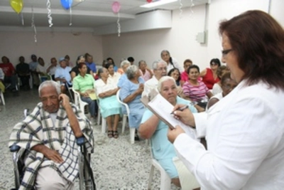 BIENESTAR SOCIAL REALIZA JORNADA DE ATENCIÓN EN LA OFICINA DEL ADULTO MAYOR POR COMUNAS