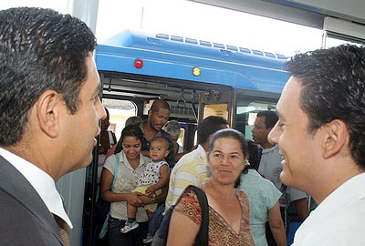 ALCALDE DE CALI Y PRESIDENTE DEL MIO COMPARTIERON CON LOS USUARIOS DEL SISTEMA