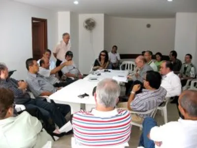 MUNICIPIO, EMCALI Y PROPIETARIOS DE `MONTE ROSA´ SE APUNTALAN CONTRA AMENAZA NATURAL EN JUANAMBÚ