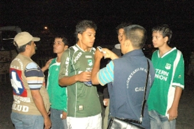 IMPIDEN INGRESO AL ESTADIO DE 33 PERSONAS EN ESTADO DE EMBRIAGUEZ