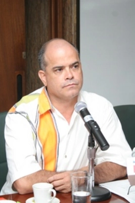 “LOS CAPRICHOS DE PODER Y PROCESOS DE PERPETUACIÓN CONLLEVAN A DICTADURAS”: ALFREDO VALENZUELA