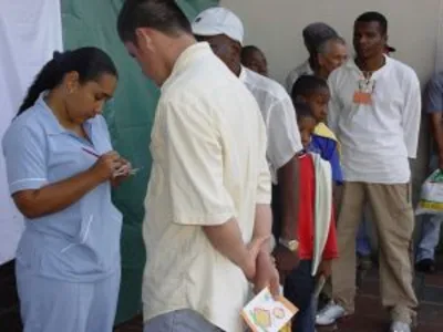 LA ADMINSTRACIÓN LE HACE FRENTE A LA CRISIS DE LOS RECURSOS QUE FINANCIAN LA SALUD DE LA POBLACIÓN POBRE Y VULNERABLE