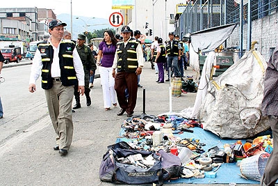 INTENSIFICAN OPERATIVOS PARA RECUPERAR ESPACIO PÚBLICO EN EL CENTRO DE CALI
