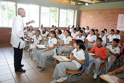 CALI SE PREPARA PARA LA CONSTRUCCIÓN COLECTIVA DEL MODELO EDUCATIVO DE CIUDAD.  ESTE VIERNES: 'PREFORO ESCUELA'