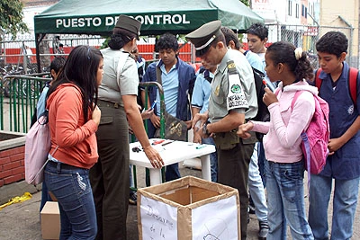 CON ESTRATEGIAS PEDAGÓGICAS, DESARMAN A ESTUDIANTES DE INSTITUCIONES EDUCATIVAS EN CALI