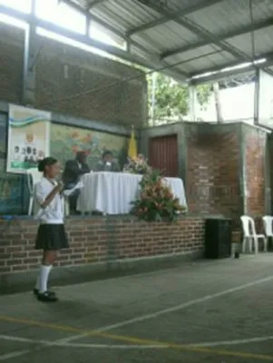 LOS ESTUDIANTES “SUMAN” FRENTE AL MODELO  EDUCATIVO