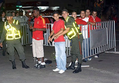 AUTORIDADES INCAUTAN 350 GRAMOS DE MARIHUANA Y PROHÍBEN INGRESO DE HINCHAS AL ESTADIO