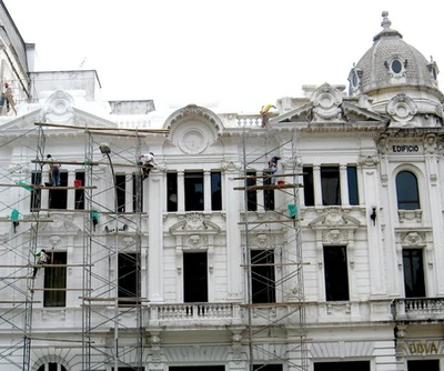 BROCHAZOS DE AFECTO A LA PIEL DEL EDIFICIO OTERO
