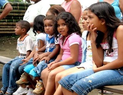 PROFESIONALES DE HOY Y LA CRIANZA DE SUS HIJOS