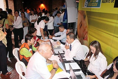 CIENTOS DE CIUDADANOS CALEÑOS PARTICIPARON DE LA JORNADA HABEAS DATA
