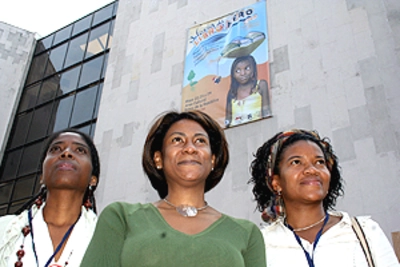 EL TEATRO LOS CRISTALES INVITA A RECONOCER A LAS MUJERES QUE TRABAJAN POR LA PAZ