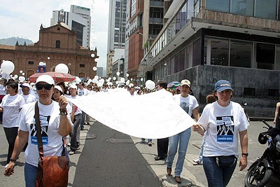 ‘NO MÁS MUERTES, NO MÁS INDIFERENCIA’ PIDIERON LOS CALEÑOS QUE MARCHARON CONTRA EL FLETEO