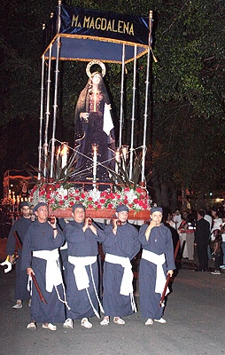 CON LA TRADICIONAL PROCESIÓN DEL BARRIO COLSEGUROS, SE CONMEMORÓ EN CALI EL JUEVES SANTO 