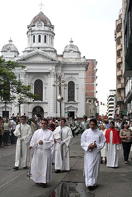 ENCUENTRO DE PROCESIONES EN EL CENTRO HISTÓRICO DE CALI