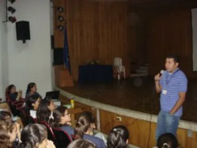 METROCALI SOCIALIZA EL MIO CON 450 ESTUDIANTES DEL COLEGIO BENALCÁZAR