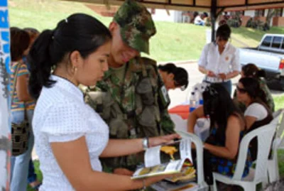 OFICIALES DE LAS FUERZAS ARMADAS  RECIBIERON CAPACITACIÓN EN INFORMACIÓN TURÍSTICA DE CALI.