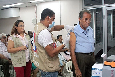 ABUELOS SE VACUNARÁN CONTRA LA INFLUENZA EN LA OFICINA DEL  ADULTO MAYOR 