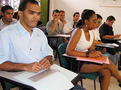 INICIA CURSO DE EMPRENDIMIENTO DIRIGIDO A DISCAPACITADOS DE LA COMUNA 10
