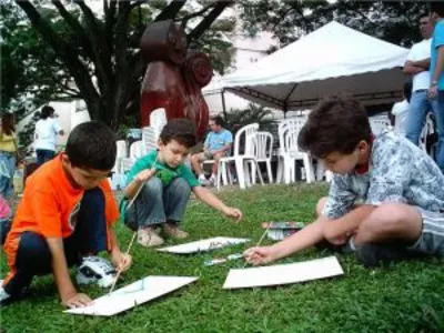 LOS NIÑOS DE CALI PÍNTARON EL ENTORNO DESEADO DURANTE CELEBRACIÓN DEL 'DÍA DE LA TIERRA'