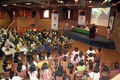 ORGANIZACIONES PRODUCTIVAS DE MUJERES SE CAPACITAN PARA MEJORAR SUS VENTAS 