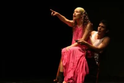 CALZONES Y CALZONCILLOS EN EL TEATRO MUNICIPAL