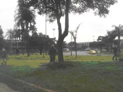 NI LA LLUVIA DETIENE EL MANTENIMIENTO DE LAS ZONAS VERDES 
