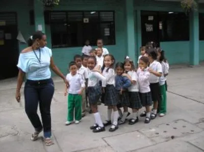 DÍA DEL MAESTRO: UN RECONOCIMIENTO A QUIENES NOS ENSEÑAN A APRENDER