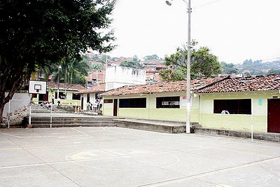 LA SITUACIÓN  ACTUAL DE LOS ENTORNOS EDUCATIVOS EXIGE MAYOR SEGURIDAD PARA LOS  DOCENTES DE CALI