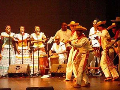 CALI VIBRA AL SON DE UN PADRENUESTRO AFRO