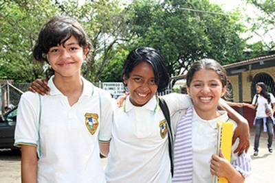 ESTUDIANTES DEL CAMACHO LE HACEN EL QUITE A LA VIOLENCIA