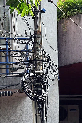 Proyecto piloto para trasladar cableado, de aéreo a subterráneo