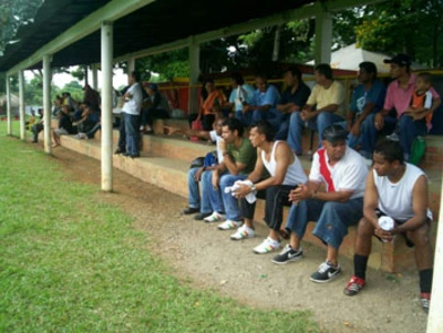 A disfrutar del fútbol en los XIV juegos interdependencias del municipio