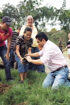 Administración Municipal hizo masiva entrega de plantas durante el día del medio ambiente