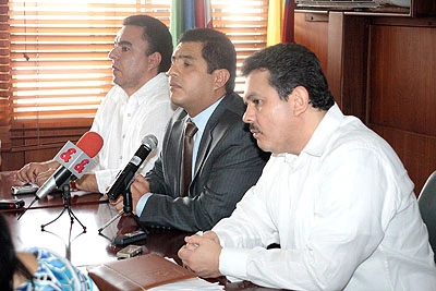 Alcalde denuncia amenazas contra la vida del defensor del tesoro público y su familia