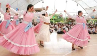 El Parque Artesanal Loma de la Cruz se llena de Folclor con la Celebración del Festival Internacional Mercedes Montaño