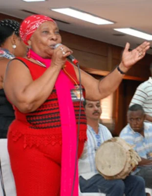 El Centro Cultural de Cali vibró con los Cantos y versos de la maestra Petrona Martínez.