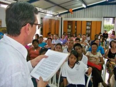 Barrio El Poblado se llenó de poesía