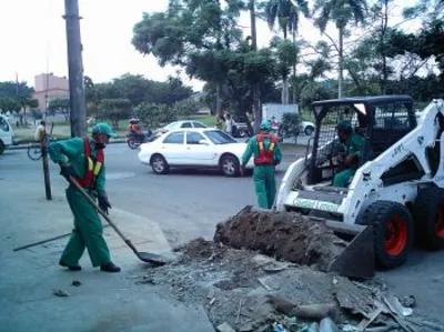 DAGMA y comunidad trabajan para recuperar zona verde de la calle 25