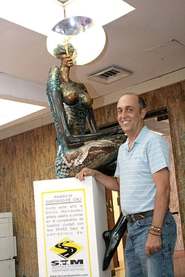 El artista Emilio Hernández se une al cumpleaños de Cali