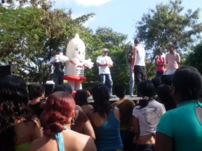 400 jóvenes de la comuna 16 disfrutaron de la rumba sana