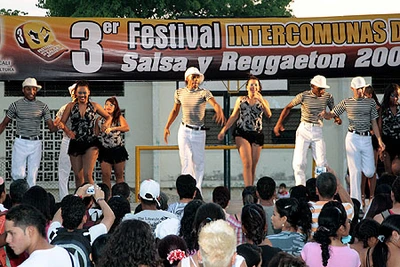 El 7 de Agosto celebra su aniversario a ritmo de Salsa y Reggaetón