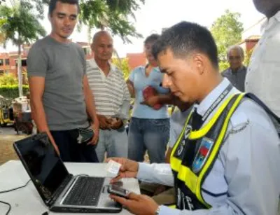 Taxistas no tendrán excusa para no portar su documentación al día