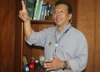 Retirados los carteles de los postes de la Avenida Colombia