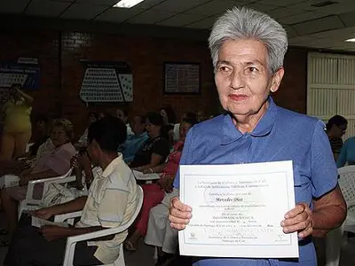 Biblioteca Pública Comunitaria del barrio San Luis, gradúa 30 adultos mayores en informática básica