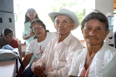 Abuelos subsidiados pueden cobrar marzo y abril